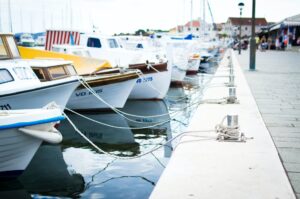 5 Main Differences Between a Boat and a Yacht